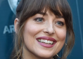 Dakota Johnson Teeth Gap & Cosmetic Dentistry