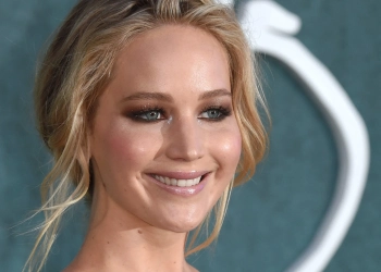 Jennifer Lawrence Teeth: Veneers Transformation