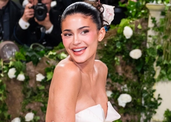 Kylie Jenner Teeth: Veneers Before & After